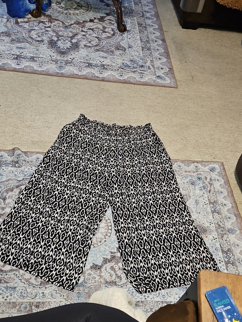 Rose & Olive Black and White Wide-Leg Capris